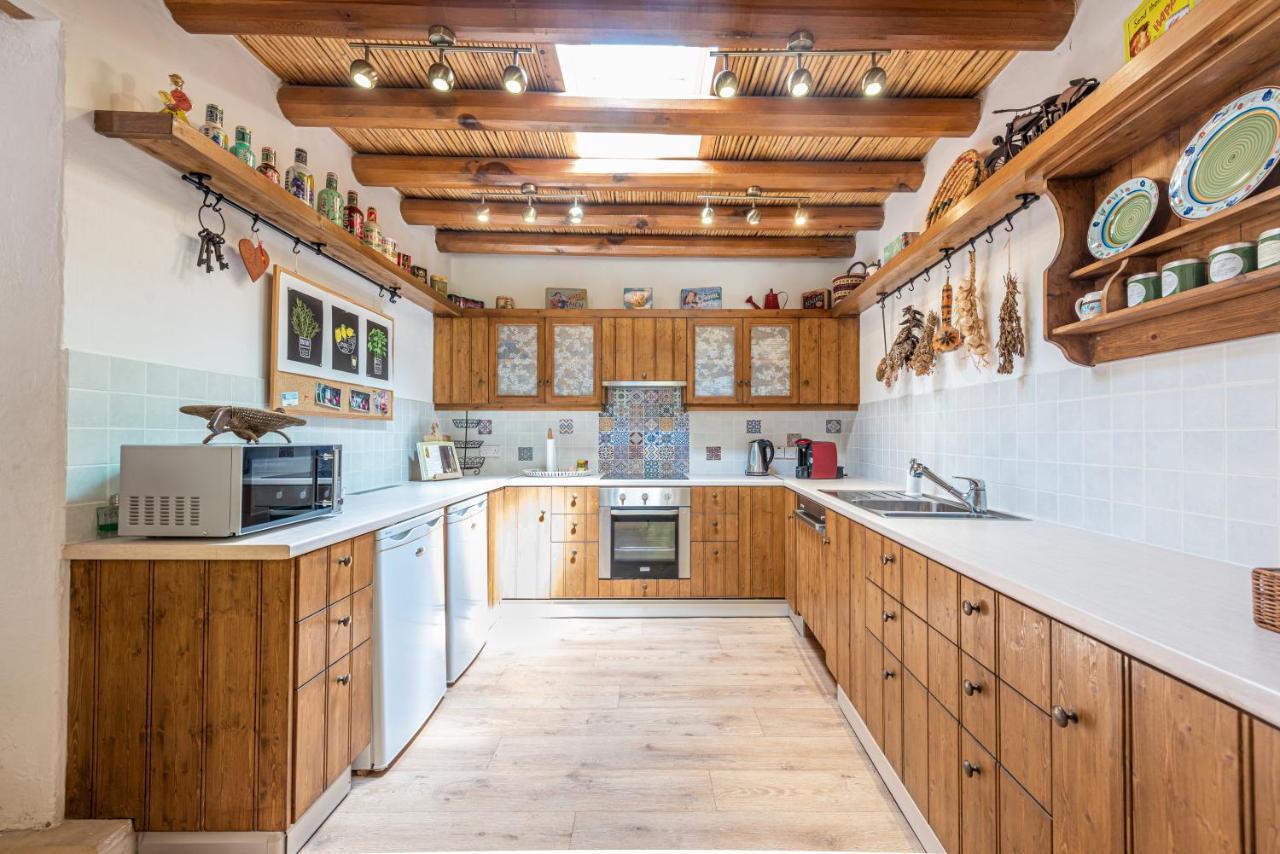 The Carob Tree Villa - Rustic Luxury Home With Access To Pool And Restaurant Larnaca Zewnętrze zdjęcie
