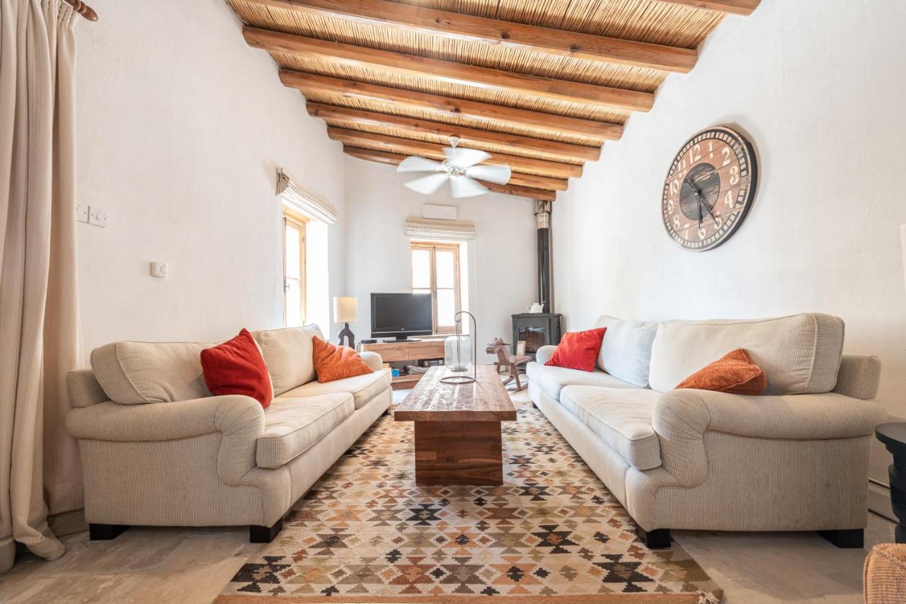 The Carob Tree Villa - Rustic Luxury Home With Access To Pool And Restaurant Larnaca Zewnętrze zdjęcie