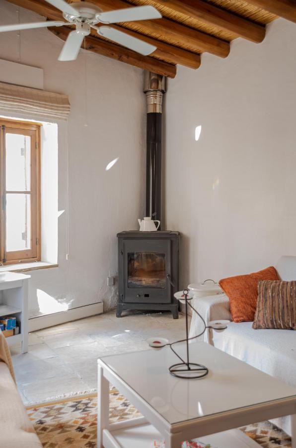 The Carob Tree Villa - Rustic Luxury Home With Access To Pool And Restaurant Larnaca Zewnętrze zdjęcie