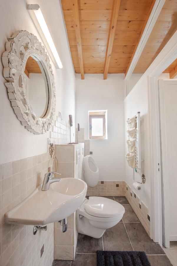 The Carob Tree Villa - Rustic Luxury Home With Access To Pool And Restaurant Larnaca Zewnętrze zdjęcie